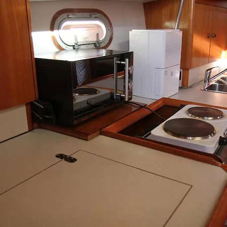 In A Boat - Botel Lissabon