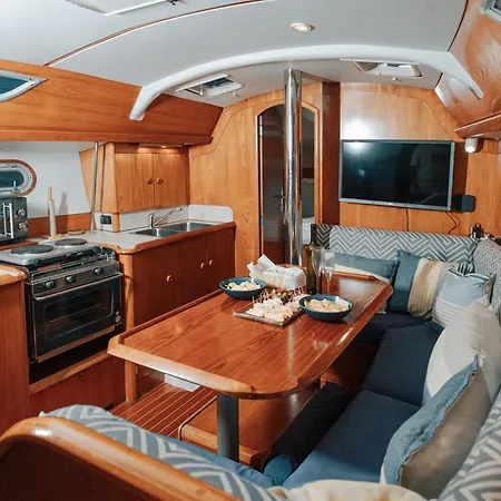 In A Boat - * Lissabon