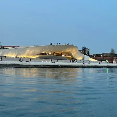 In A Boat - * Lisbon