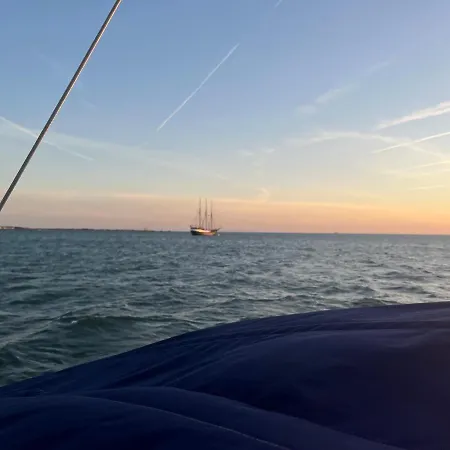 In A Boat - * Lisbon