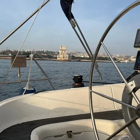 In A Boat - Båthotell *