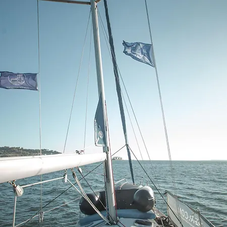 In A Boat - بوتيل *